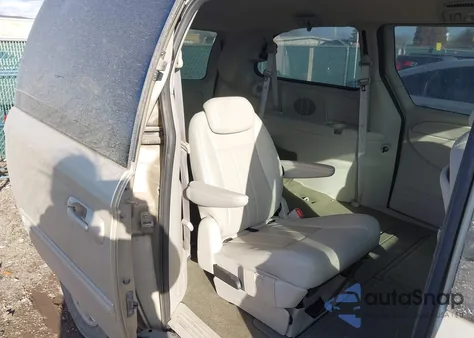 2006 Chrysler Town & Country Touring z USA, uszkodzony, nr VIN 2A4GP54L46R651734